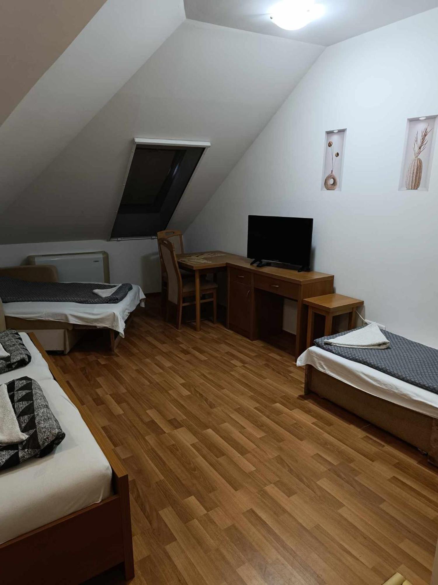 Oazis Wellness Apartman2 Hajdúszoboszló 객실 사진